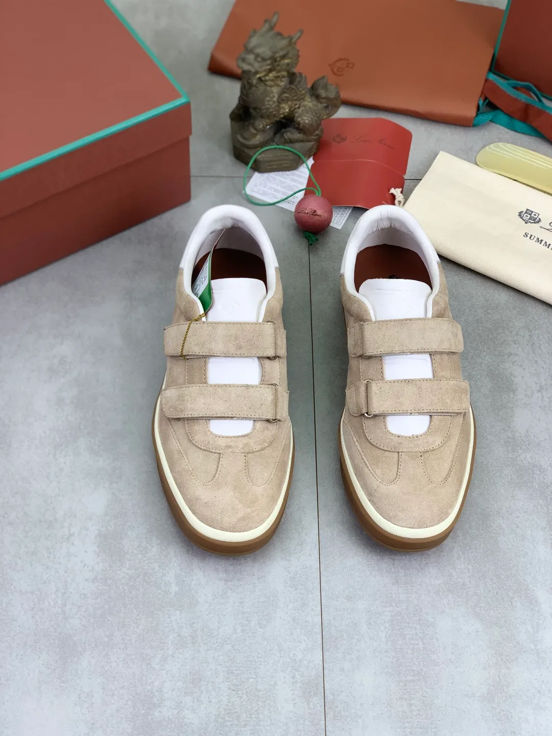 Men's men's shoes 💰P580 New model 💰 The latest casual shoes Loro Piana 💯 Top grade 💯 Buy the original copy 💯 Founded the existing Loro Piana company on April 24, 1924. It is the sixth generation of family operation, providing the best quality products to customers who are discerning about taste and quality. Imported original fly woven fabric with cowhide fabric, plain calfskin lining, hand-stitched thread with cowhide feet, original packaging, high-end outsole, size: 38-45 (custom-made for 46), 5️⃣ colors available